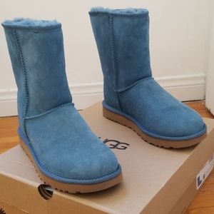 Short classic blue uggs